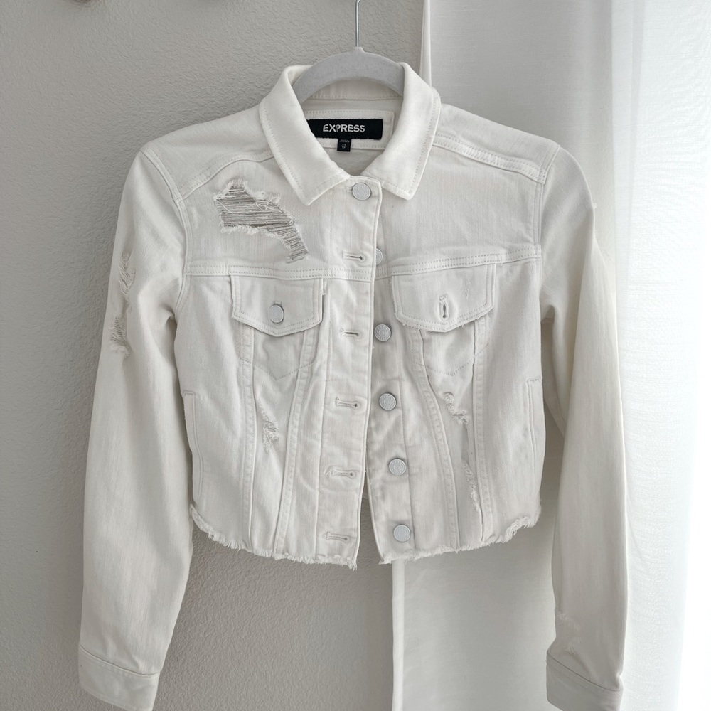Cropped denim jacket